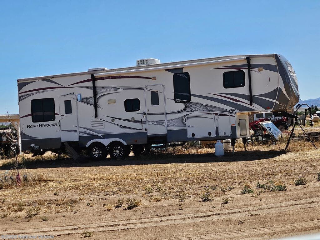 Used 2013 Heartland Road Warrior 305RW available in Chino Valley, Arizona