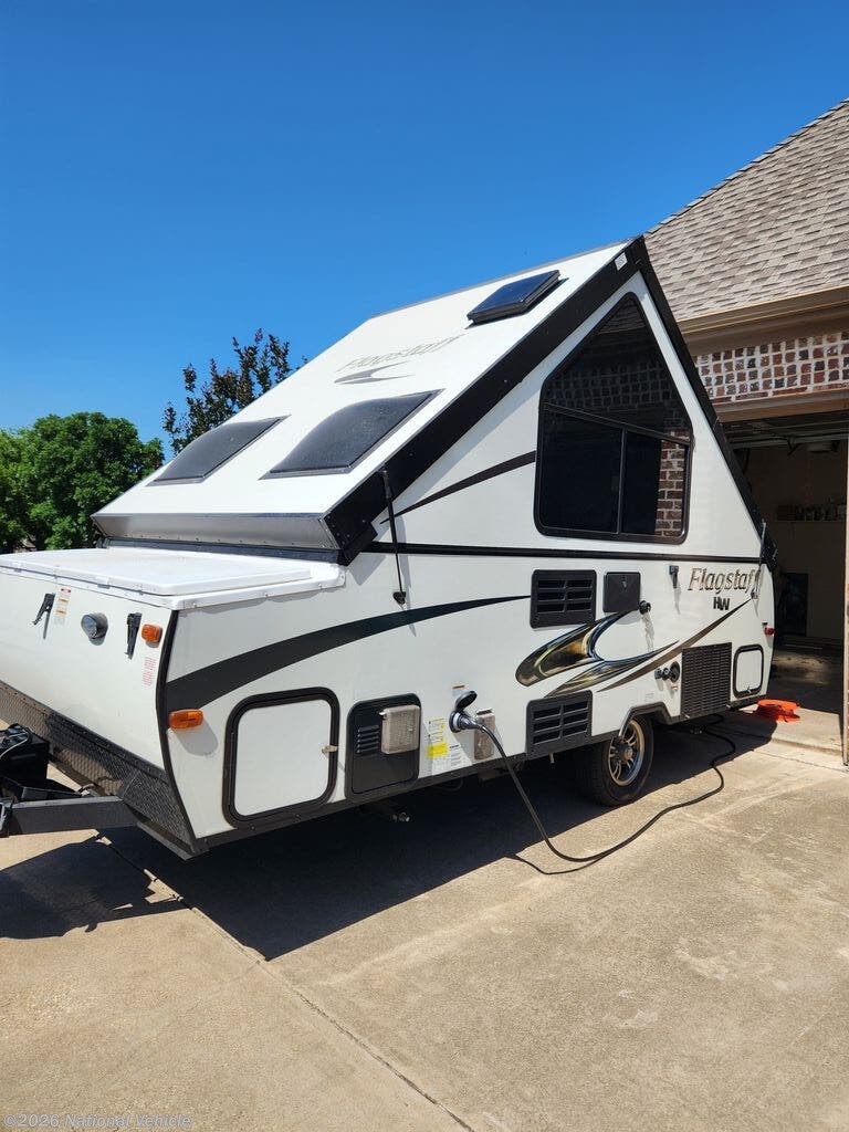 Used 2015 Forest River Flagstaff Classic 19QBHW available in Cedar Hill, Texas