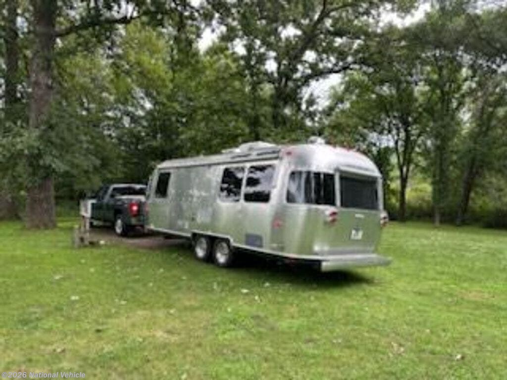 Used 2009 Airstream International Signature 25SS available in Portage, Wisconsin