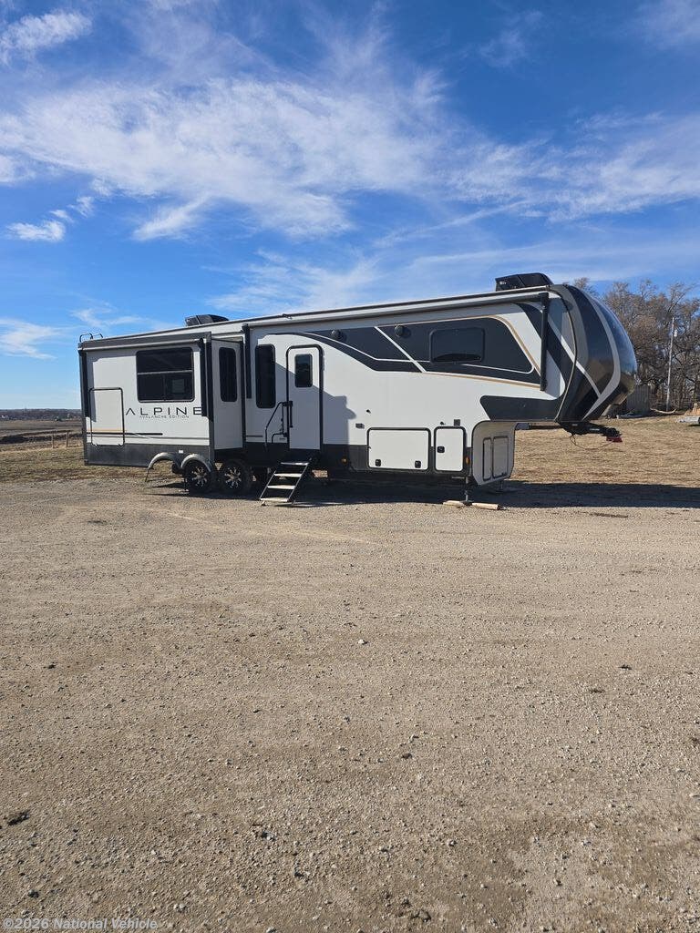 Used 2024 Keystone Avalanche 338GK available in Macedonia, Iowa