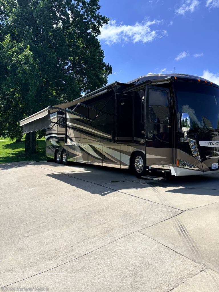 Used 2013 Itasca Ellipse 42QD available in Lancaster, Kentucky