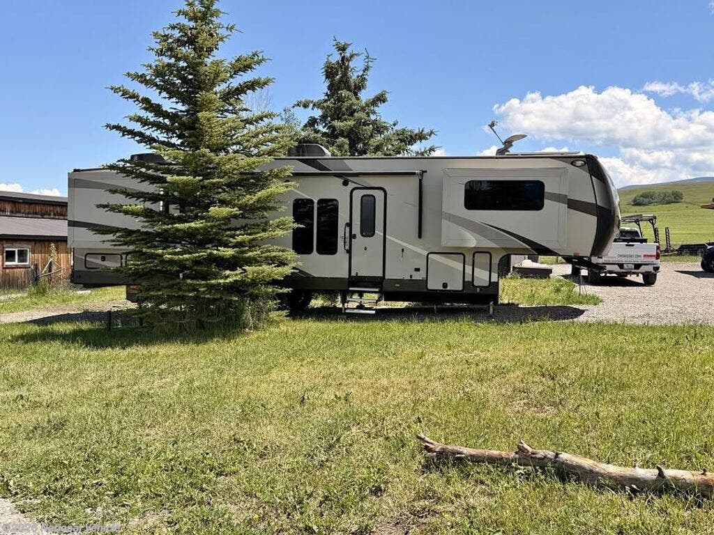 Used 2016 Starcraft Solstice 376FL5 available in Gallatin Gateway, Montana