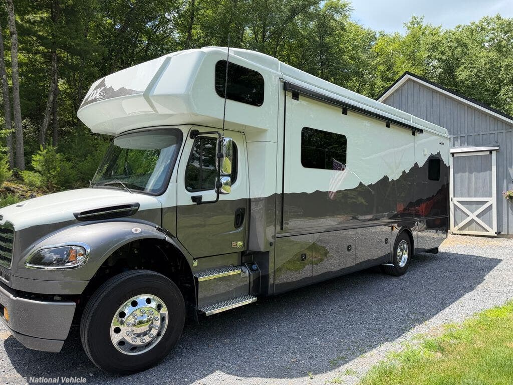 Used 2024 Dynamax Corp DX3 32KD available in Loganton, Pennsylvania