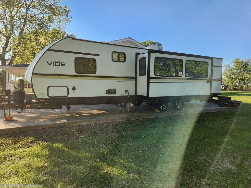 Used 2021 Forest River Vibe 28BH available in Greenfield, Indiana