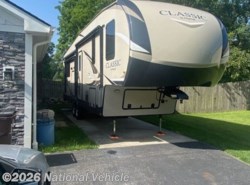 Used 2019 Forest River Flagstaff Classic 8529RKBS available in Pataskala, Ohio