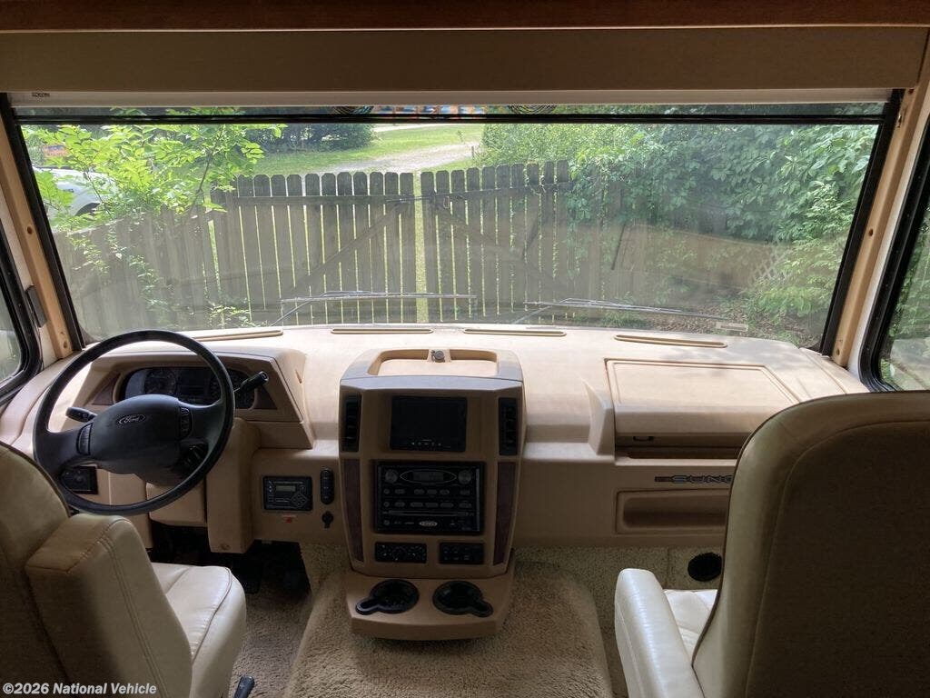 Used 2013 Itasca Sunova 30A available in Sheffield Lake, Ohio