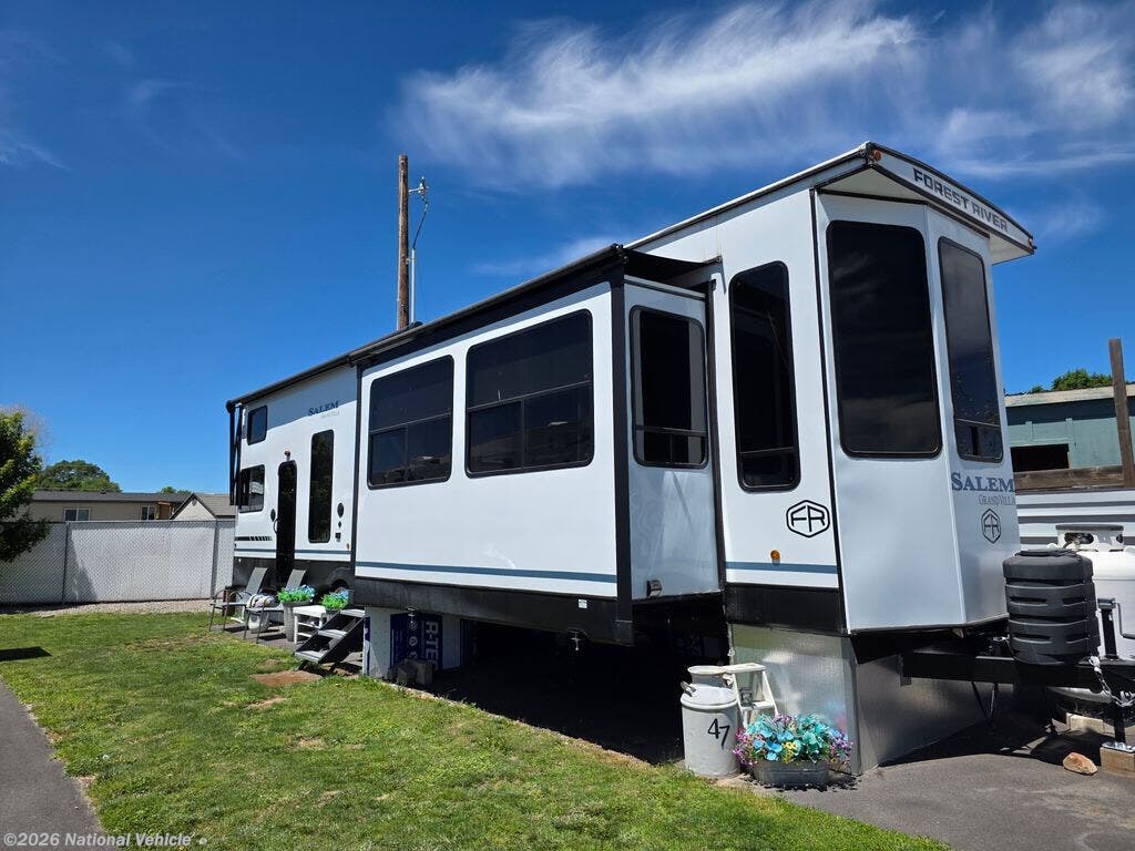 Used 2025 Forest River Salem Grand Villa 42FLDL available in Prineville, Oregon