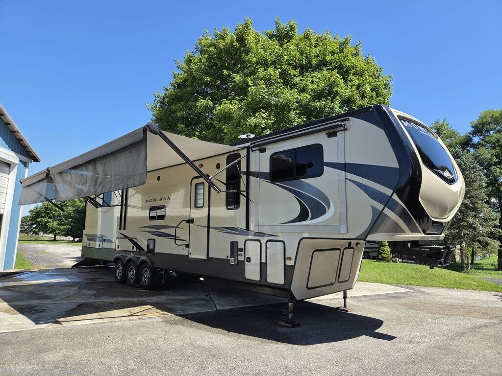 Used 2019 Keystone Montana High Country 380TH available in East Berlin, Pennsylvania