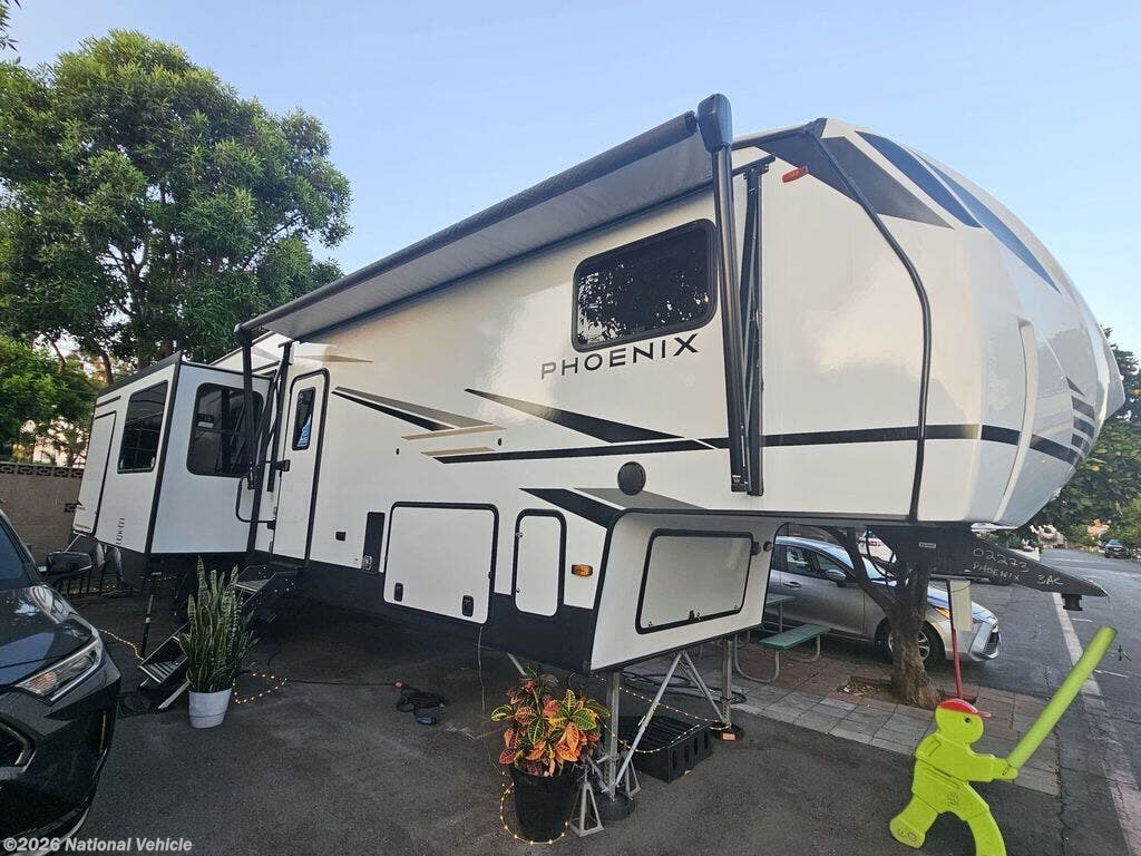 Used 2025 Shasta Phoenix 373MBRB available in Orange City, California