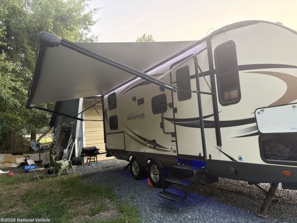 Used 2017 Forest River Salem Hemisphere Hyper-Lyte 24BHHL available in Bivalve, Maryland