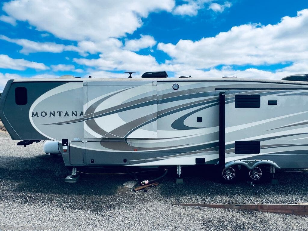 Used 2018 Keystone Montana Legacy Edition 3920FB available in Salem, Oregon