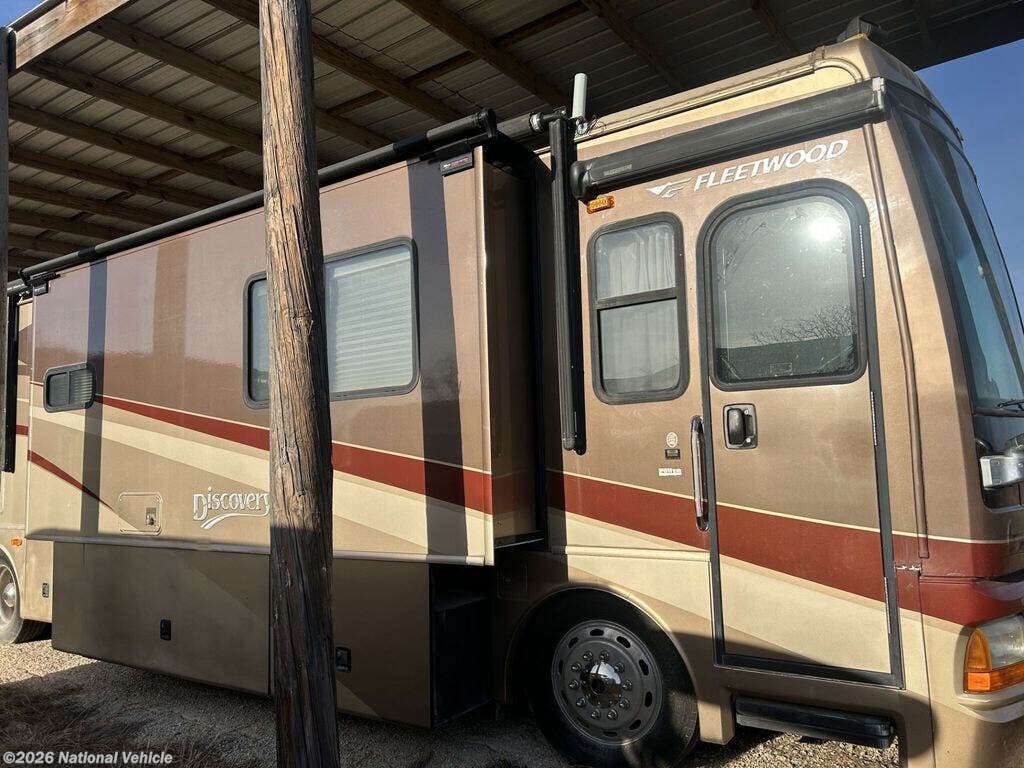 Used 2007  Fleetwood Discovery 39J by Fleetwood from National Vehicle in Marion, TX