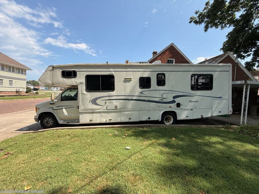 Used 2000 Georgie Boy Maverick 30MB available in Springfield, Illinois