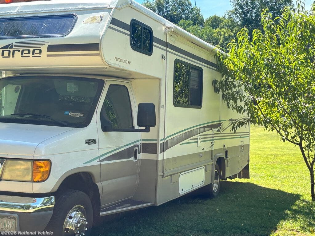 Used 2004  Fleetwood Tioga 26G by Fleetwood from National Vehicle in Kingsport, TN