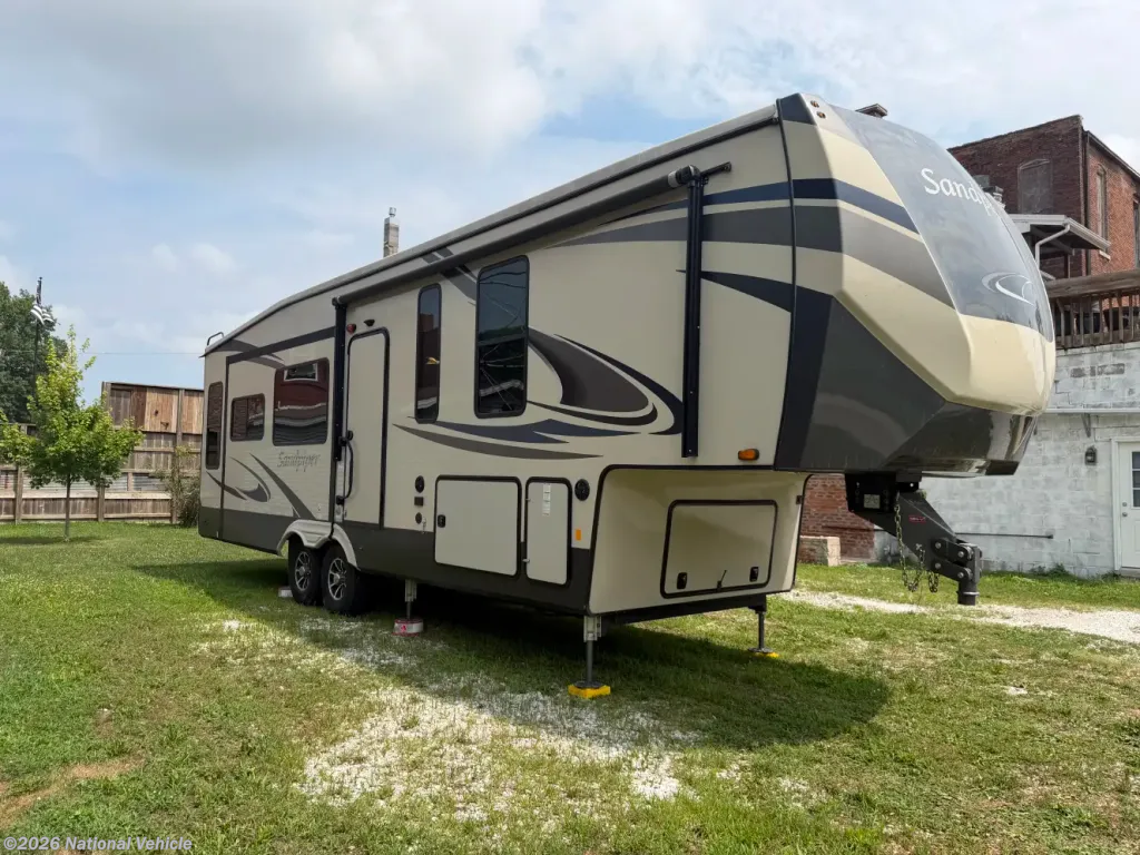 Used 2020  Forest River Sandpiper 321RL by Forest River from National Vehicle in Colchester, IL