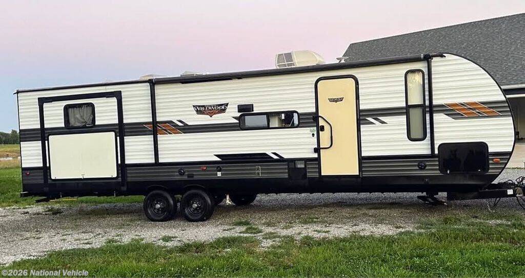 Used 2020  Forest River Wildwood 31KQBTS by Forest River from National Vehicle in Gardner, KS