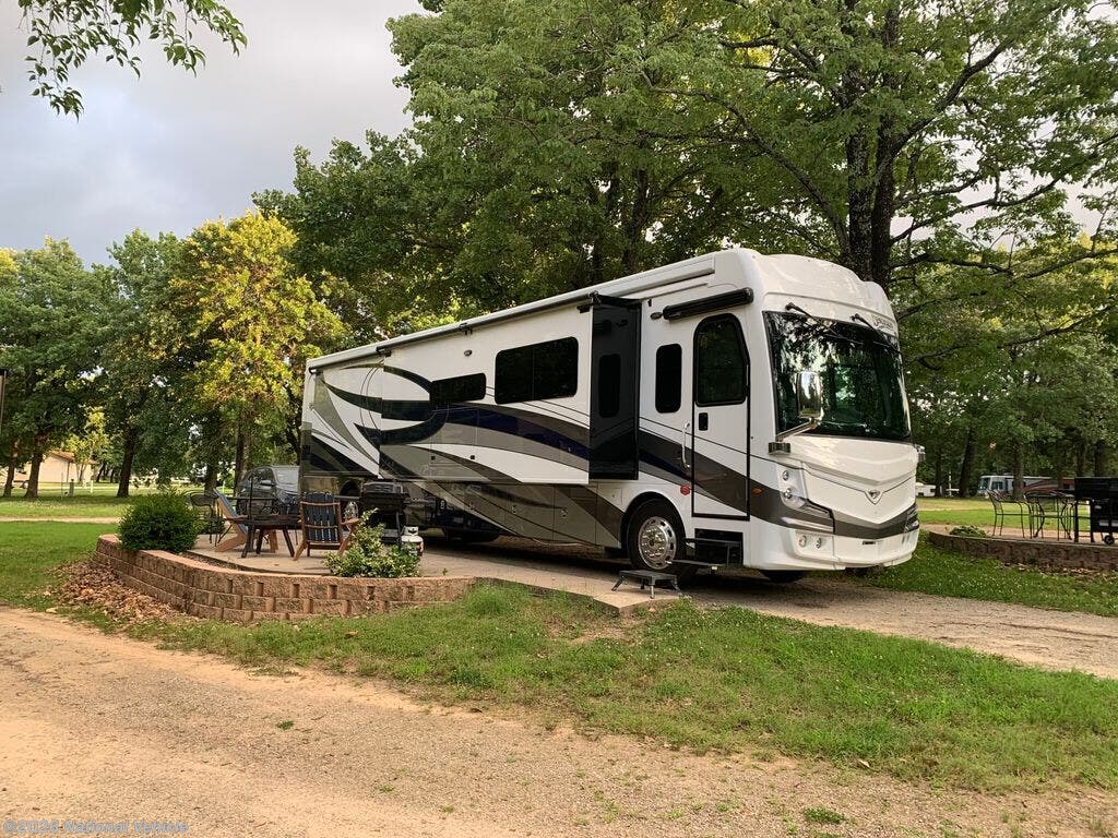 Used 2021  Fleetwood Discovery LXE 44H by Fleetwood from National Vehicle in Mesa, AZ