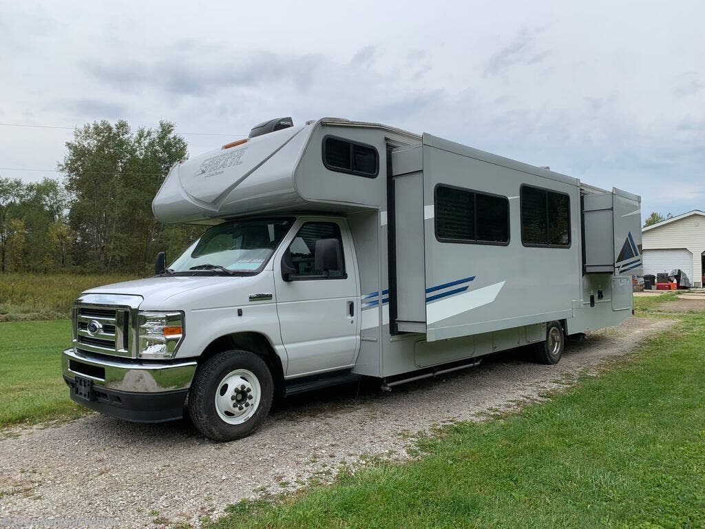 Used 2022  Coachmen Cross Trail XL 33XG by Coachmen from National Vehicle in Otisville, MI