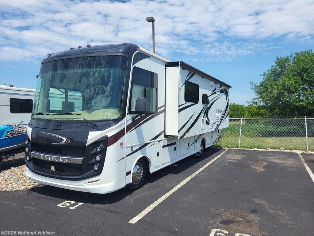 Used 2019  Entegra Coach Vision 29S by Entegra Coach from National Vehicle in Zionsville, PA