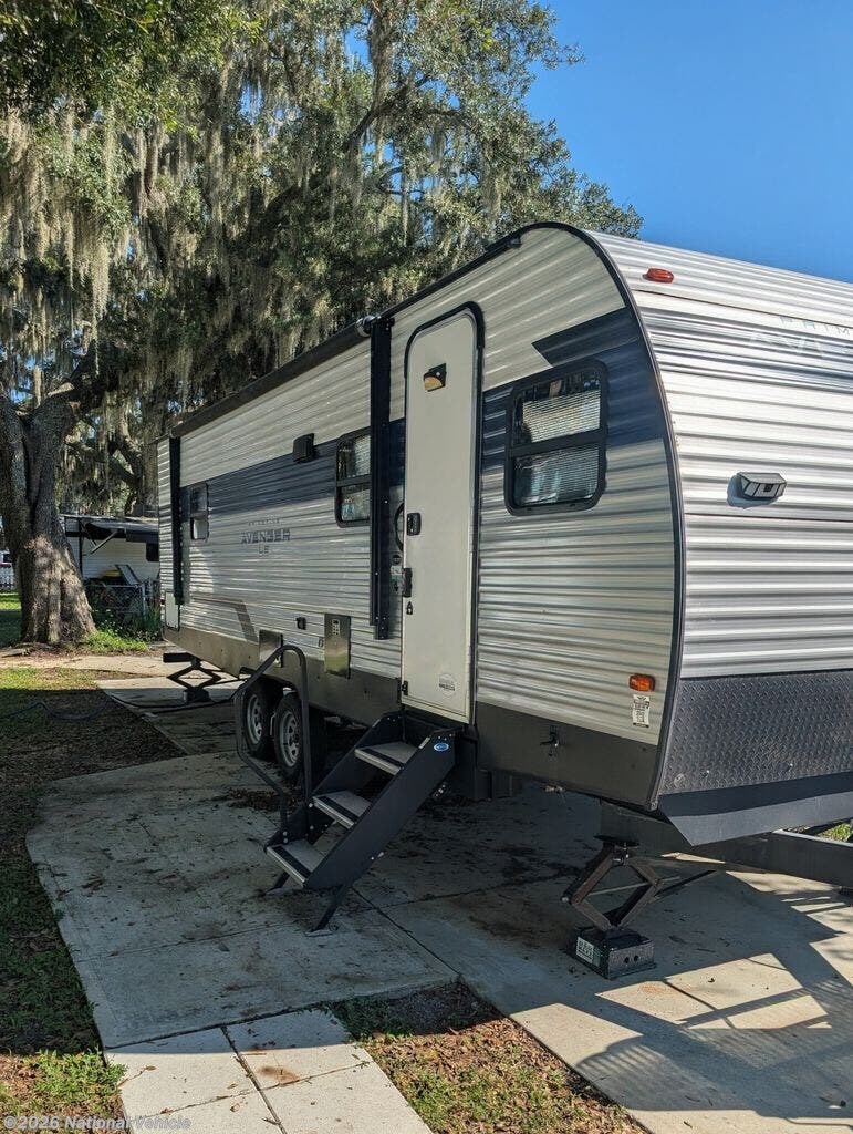 Used 2023  Prime Time Avenger LE 25FLSLE by Prime Time from National Vehicle in Wesley Chapel, FL