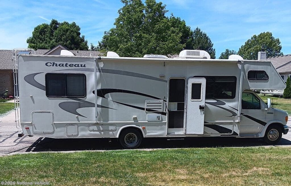 Used 2006  Four Winds  Chateau 31V by Four Winds from National Vehicle in Clinton Township, MI