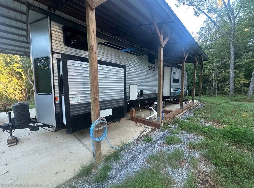 Used 2022  Forest River Salem Grand Villa 42DL by Forest River from National Vehicle in Morristown, TN