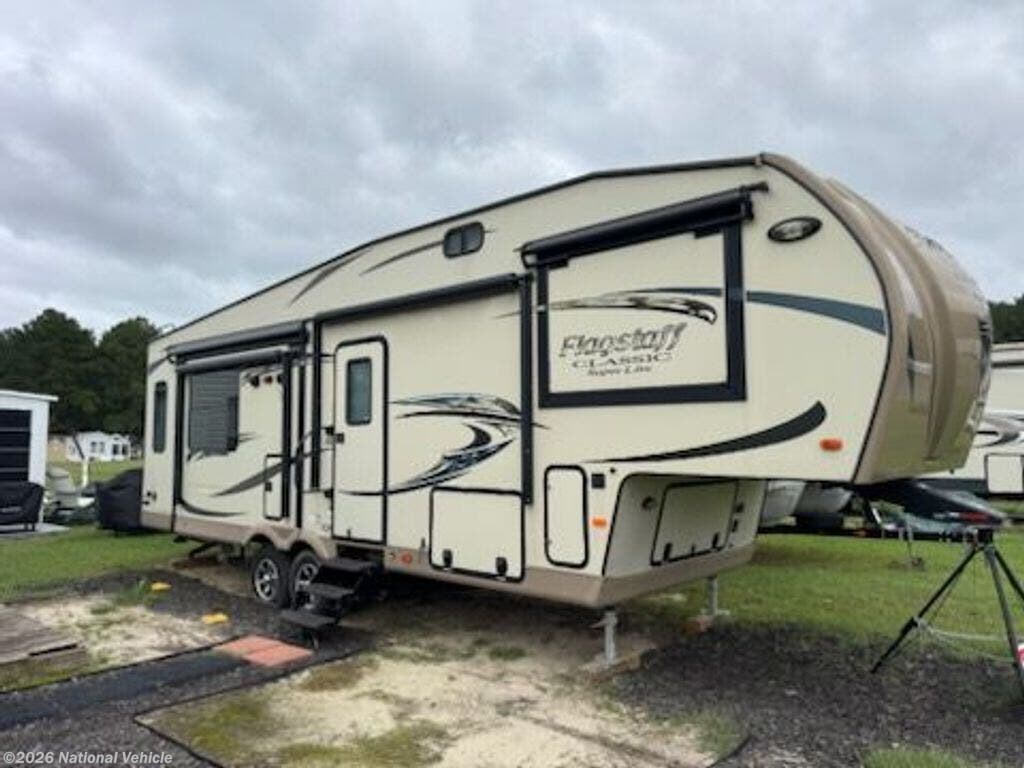 Used 2016  Forest River Flagstaff Classic Super Lite 8528IKWS by Forest River from National Vehicle in Dagsboro, DE