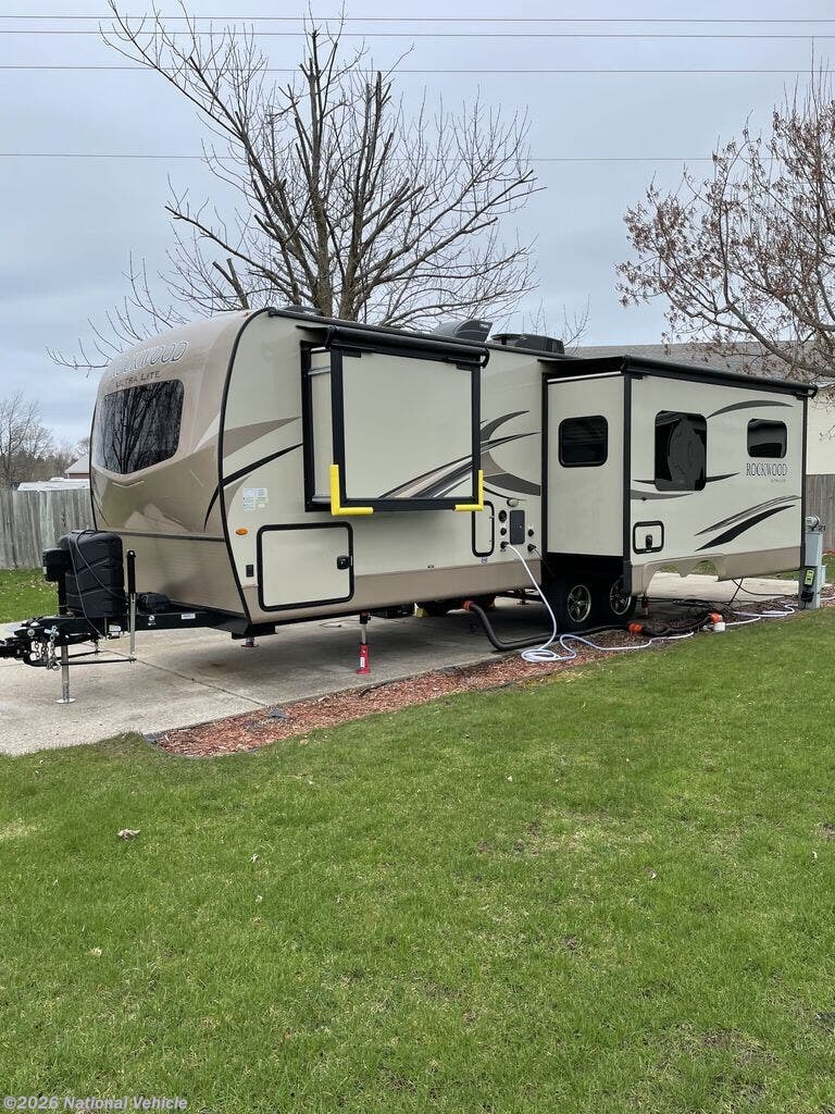 Used 2019  Forest River Rockwood Ultra Lite 2604WS by Forest River from National Vehicle in Wyoming, MI