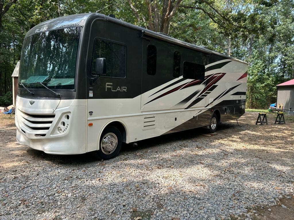 Used 2022  Fleetwood Flair 35R by Fleetwood from National Vehicle in Doniphan, MO