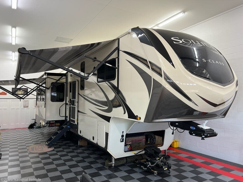Used 2020  Grand Design Solitude 3350RL by Grand Design from National Vehicle in Crossville, TN