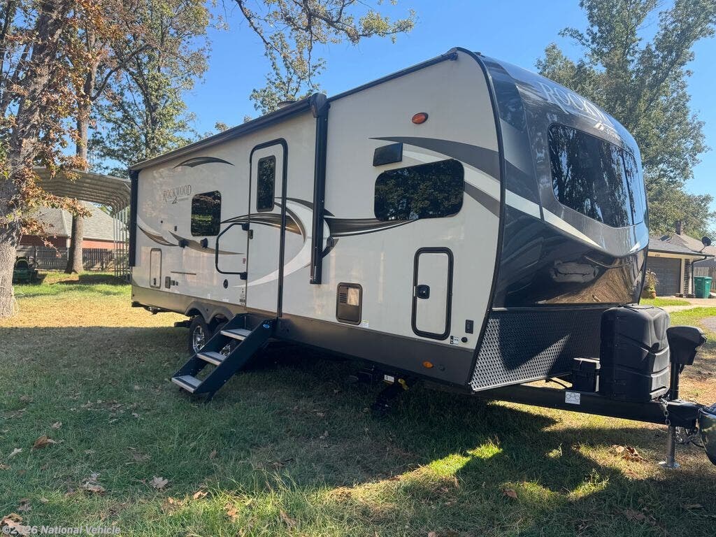 Used 2021  Forest River Rockwood Signature 8263MBR by Forest River from National Vehicle in Texarkana, TX