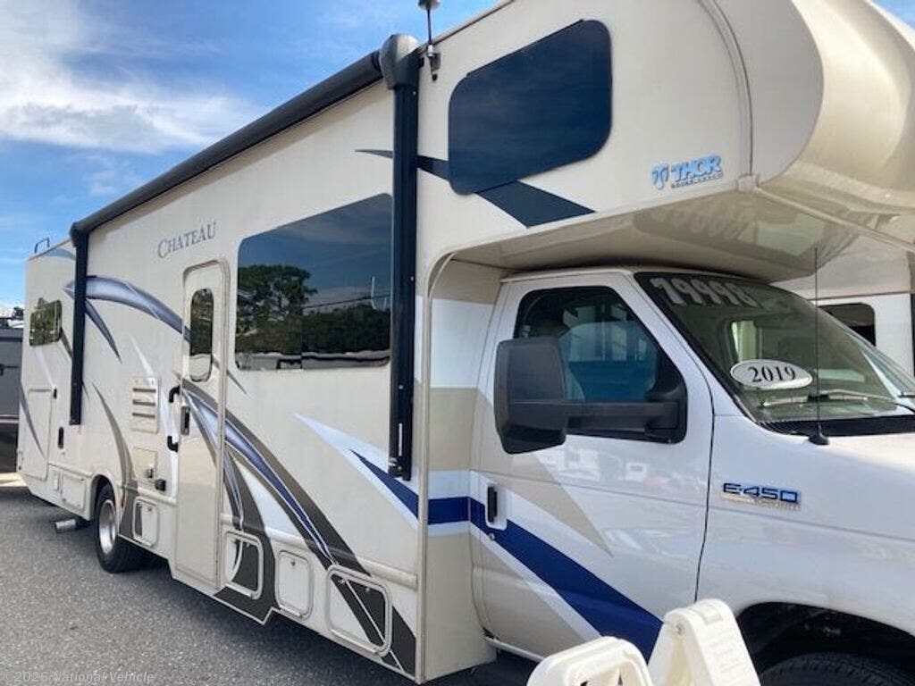 Used 2019  Thor Motor Coach Chateau 31E by Thor Motor Coach from National Vehicle in Boca Raton, FL