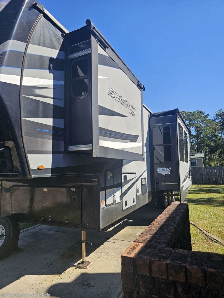 Used 2019  Jayco Seismic 4212 by Jayco from National Vehicle in Pace, FL