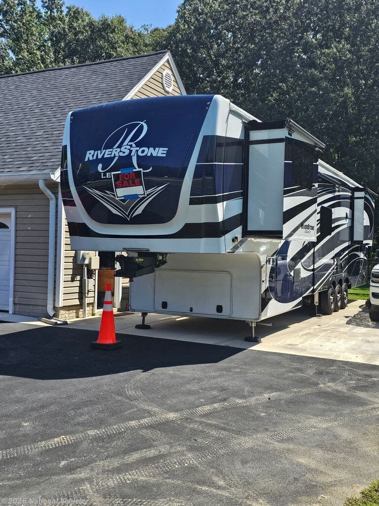 Used 2022  Forest River Riverstone Legacy 42FSKG by Forest River from National Vehicle in La Plata, MD