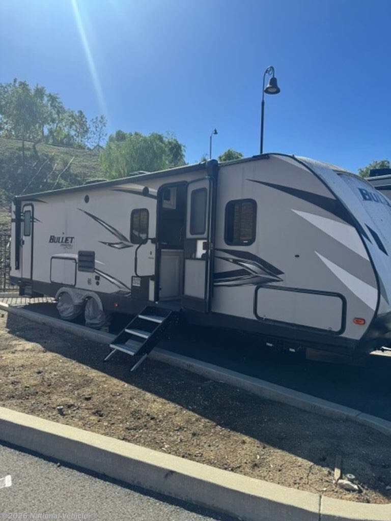 Used 2020  Keystone Bullet Ultra Lite 290BHS by Keystone from National Vehicle in San Juan Capistrano, CA