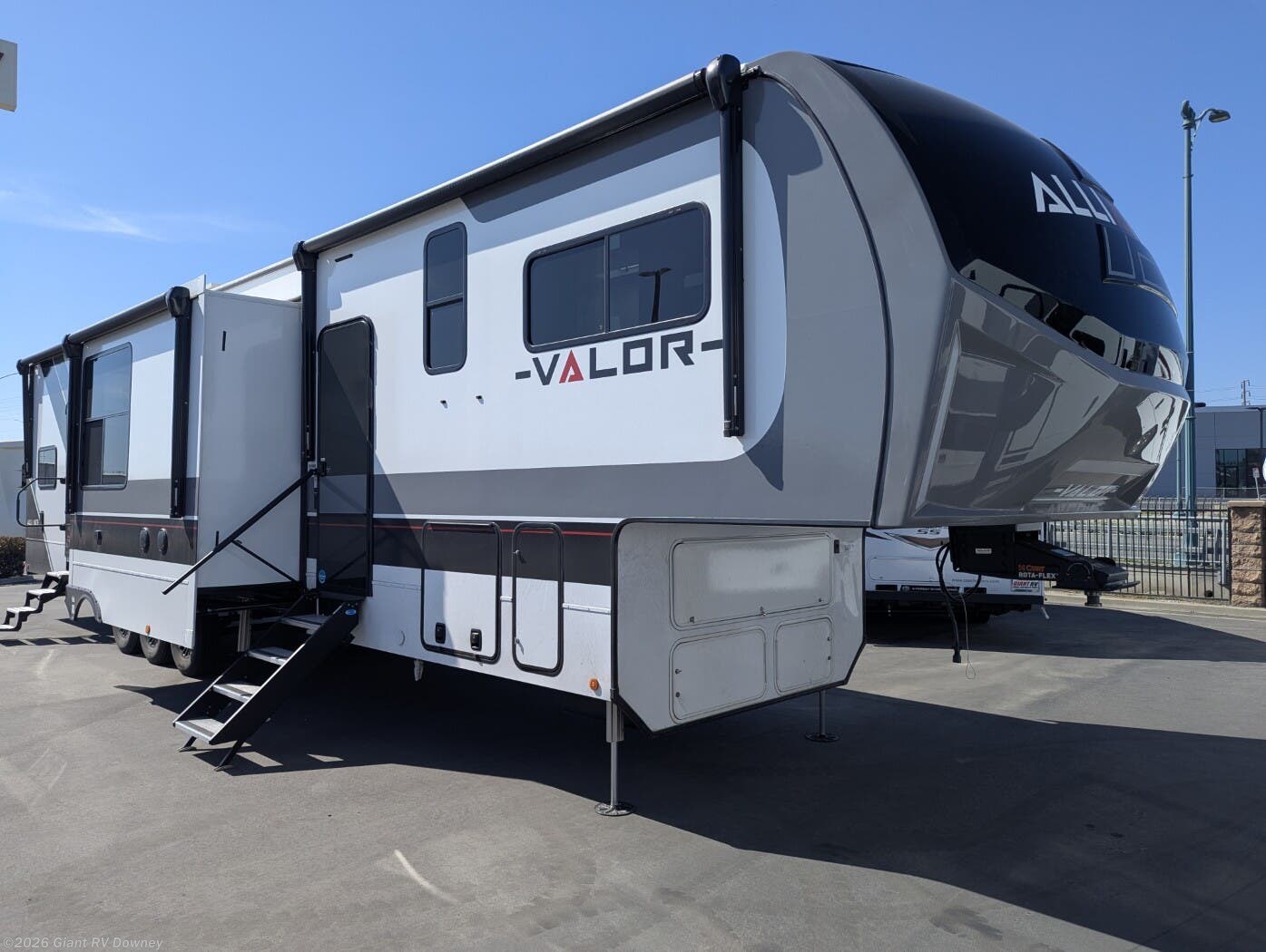 New 2025 Alliance RV Valor 44V14 available in Downey, California