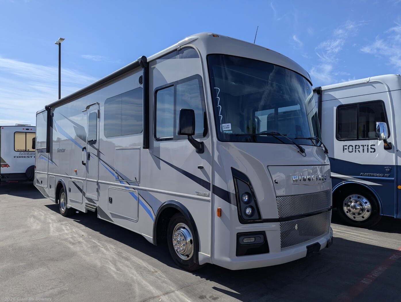 New 2025 Winnebago Vista 31B available in Downey, California