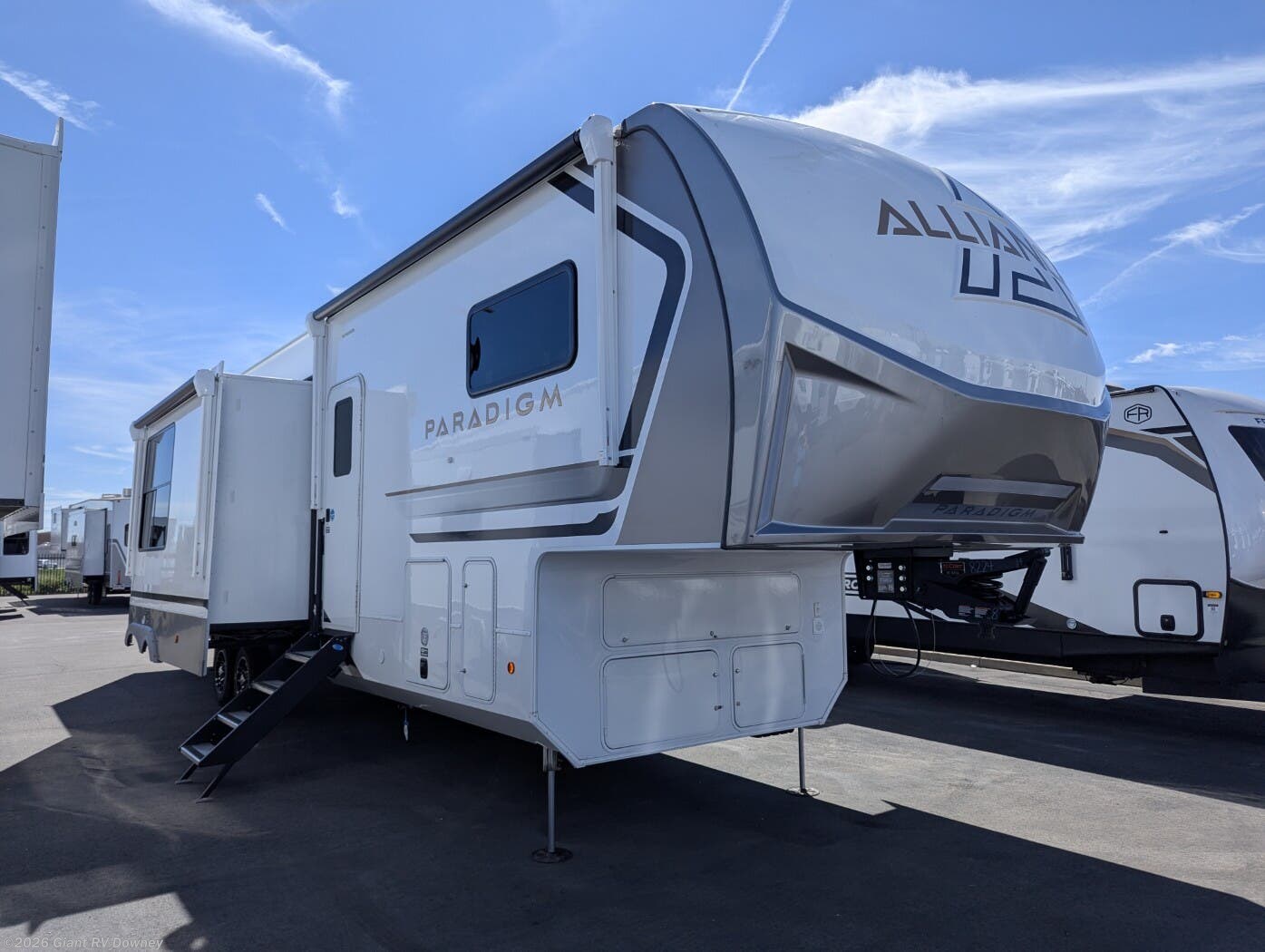 New 2026 Alliance RV Paradigm 395DS available in Downey, California