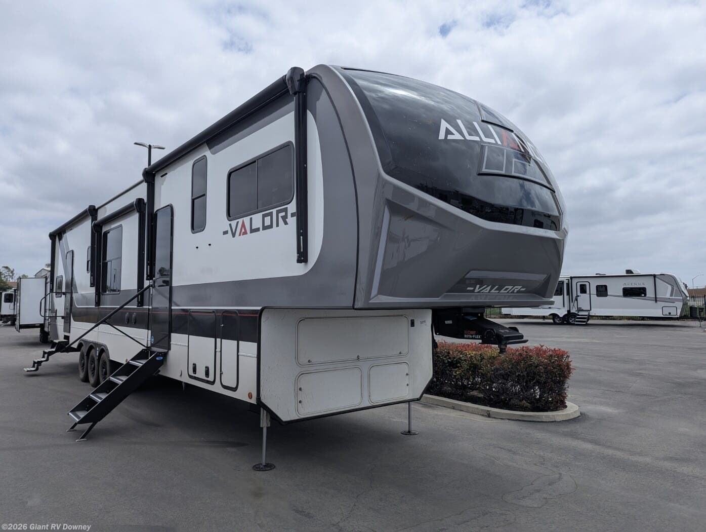 New 2025 Alliance RV Valor 44V14 available in Downey, California