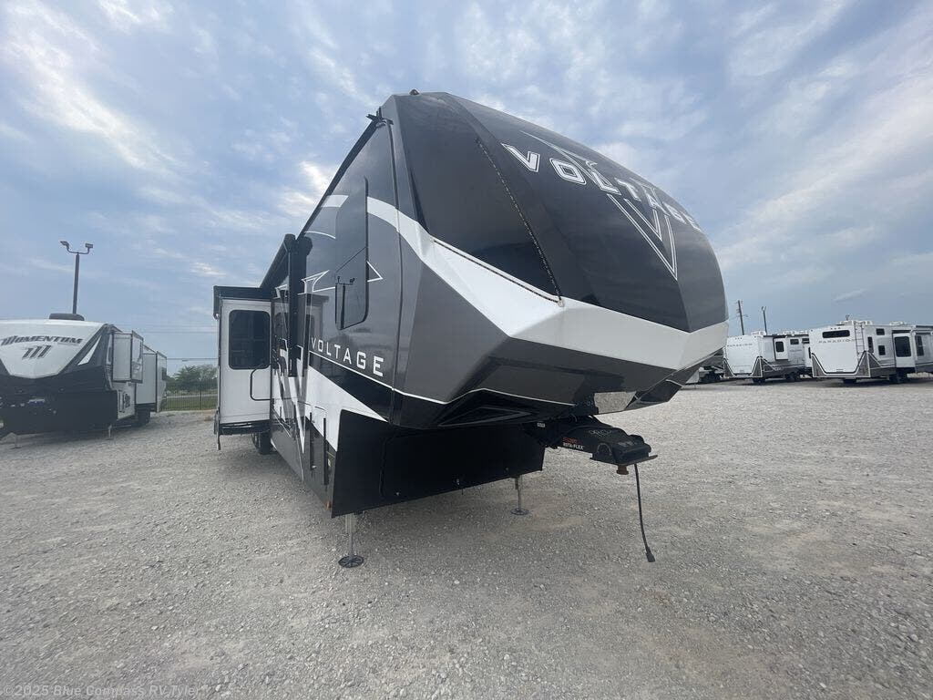 New 2025 Dutchmen Voltage 4225 available in Tyler, Texas