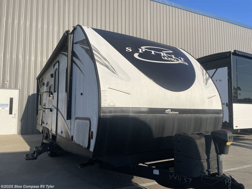 Used 2019 Coachmen Spirit Ultra Lite 2454BH available in Tyler, Texas