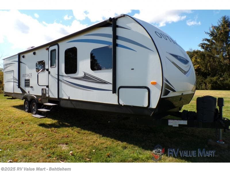 Used 2018 Keystone Outback Ultra Lite 320UBH available in Bath, Pennsylvania