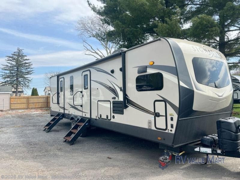 Used 2020 Forest River Rockwood Signature Ultra Lite 8335SB available in Bath, Pennsylvania