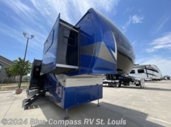 New 2024 CrossRoads Redwood 4200FL available in Eureka, Missouri