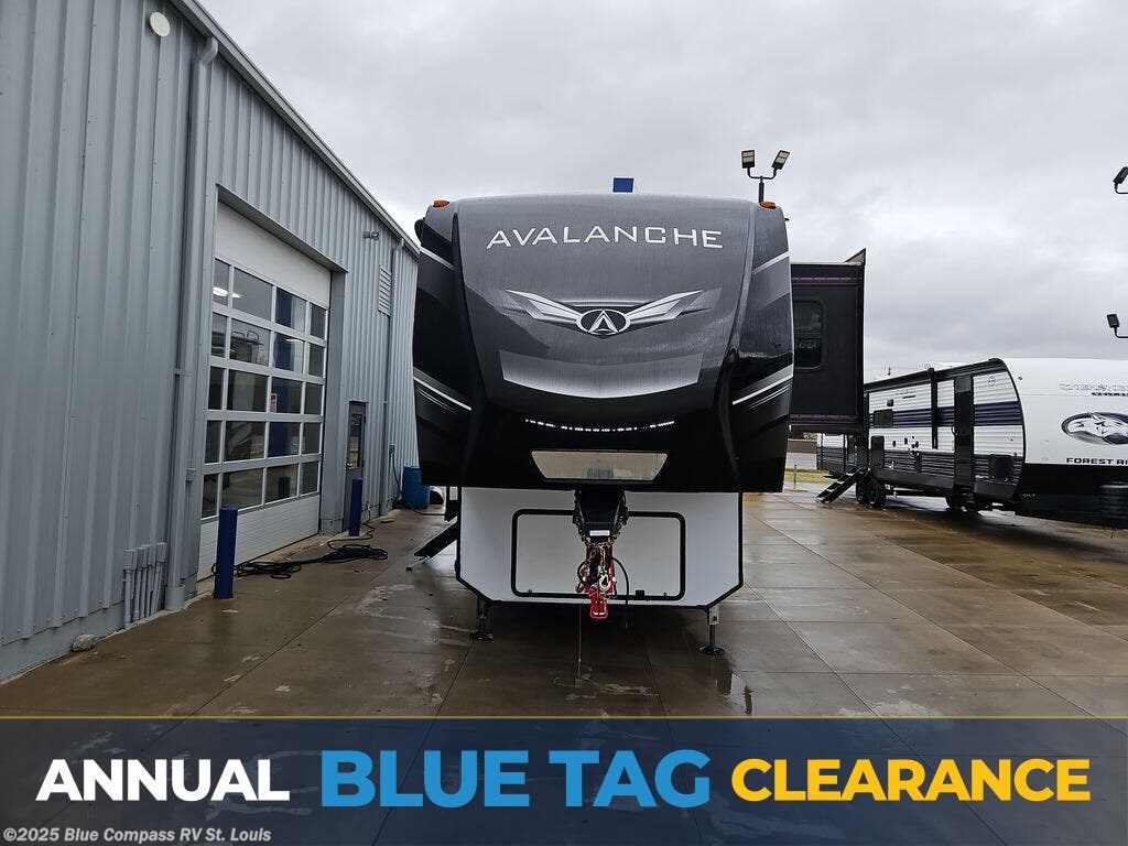 Used 2021 Keystone Avalanche 395BH available in Eureka, Missouri