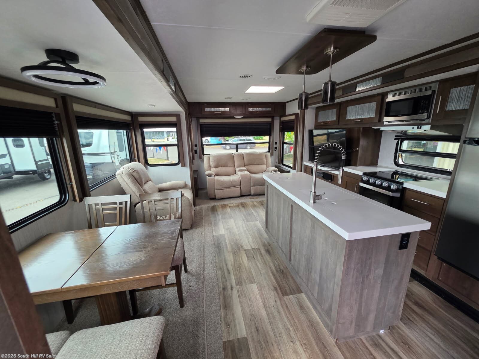 Used 2021  Forest River Wildcat 323TSX by Forest River from South Hill RV Sales in Yelm, WA