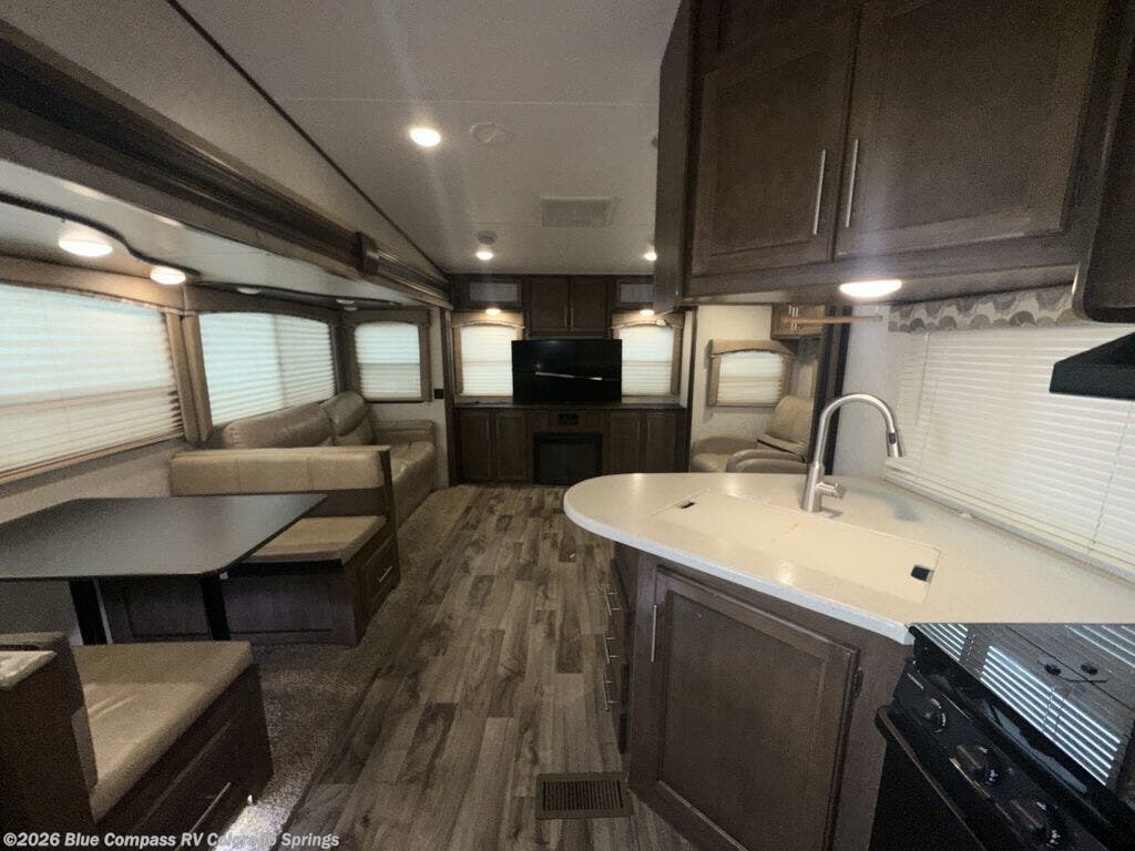 Used 2018  Keystone Cougar Half-Ton Series 283RETWE by Keystone from Blue Compass RV Colorado Springs in Colorado Springs, CO