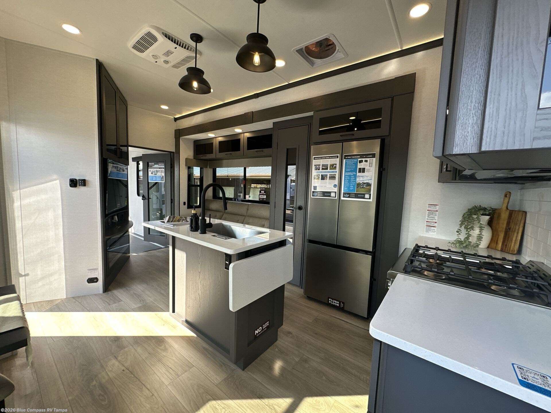 New 2025 Alliance RV Valor 42V14 available in Dover, Florida