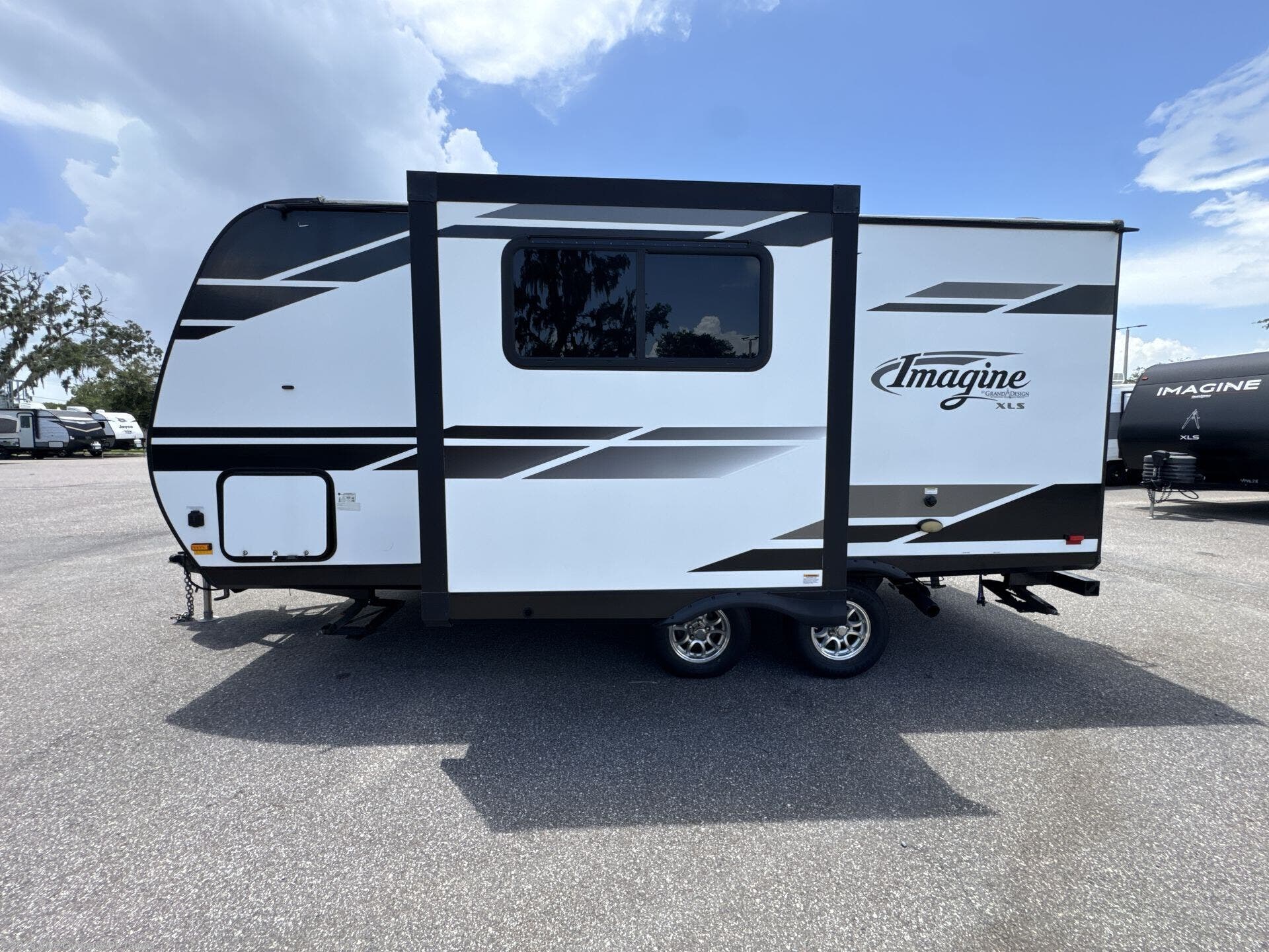 Used 2020  Grand Design Imagine 17MKE by Grand Design from Blue Compass RV Tampa in Dover, FL