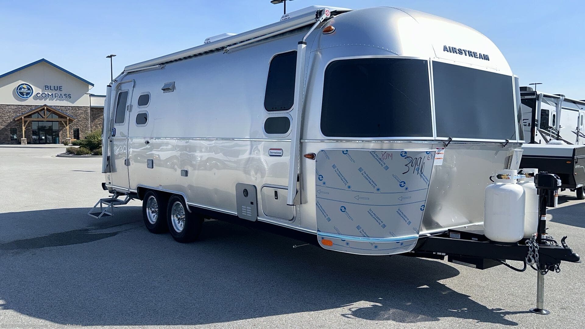 New 2025 Airstream International 25FB available in Altoona, Iowa